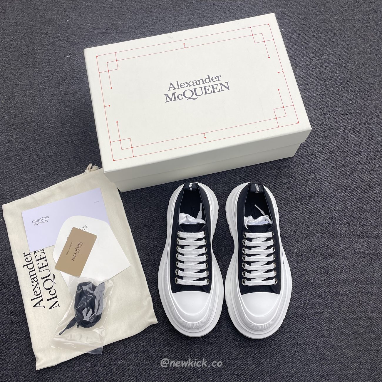 Alexander Mcqueen Tread Slick Low Lace Up Black White (12) - newkick.cc